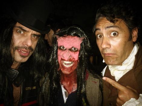 It was very horrible to meet you! @AJemaineClement @TaikaWaititi Go out & watch "5Zimmer, Küche, Sarg"! GRANDIOS!